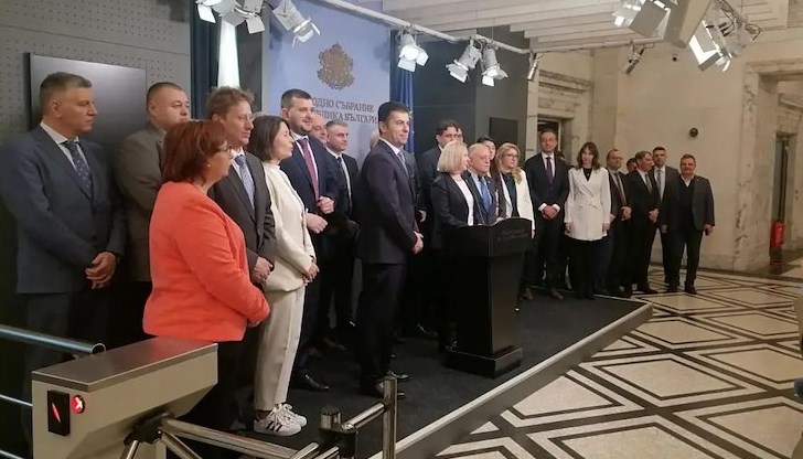 Надежда Йорданова: Група проруски партии хабят парламентарно време