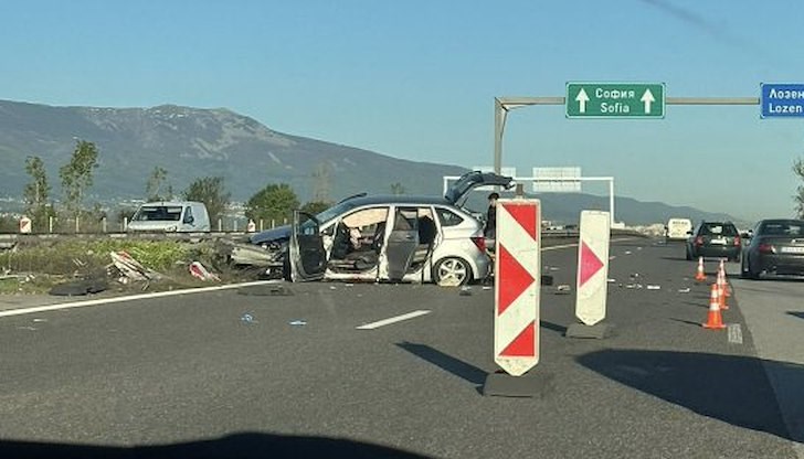 Ограничиха трафика в изпреварващата лента на АМ "Тракия" при разклона за Лозен