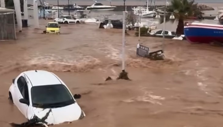 Халкидики е под вода, затворени са пътищата