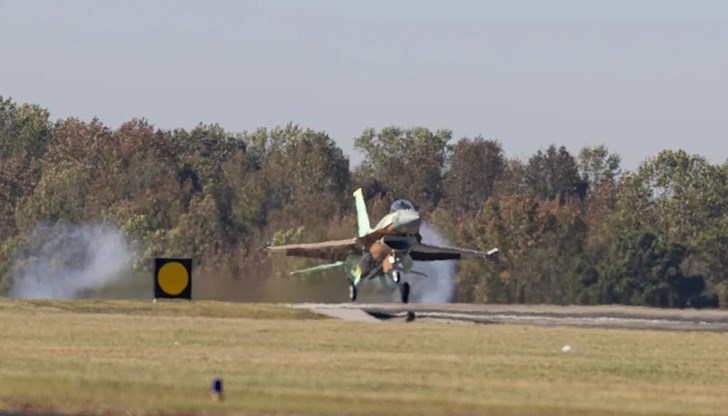 България посрещна първия си F-16 Block 70 на родна земя