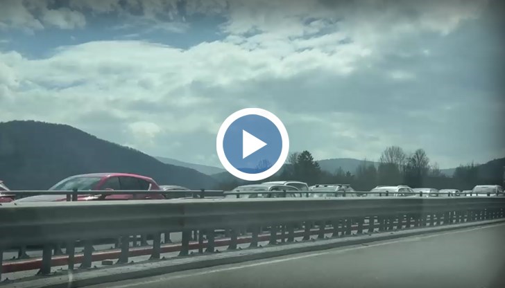 Катастрофа създаде сериозни затруднения за пътуващите в посока Варна