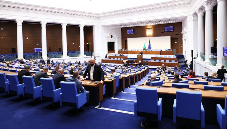 "Възраждане", "Величие" и МЕЧ внесоха вота, но шансовете за успех са минимални