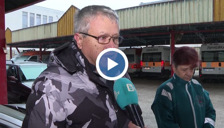 Спешни медици алармират, че шофьорите масово не им дават предимство, а лошият път застрашава живота на пациентите