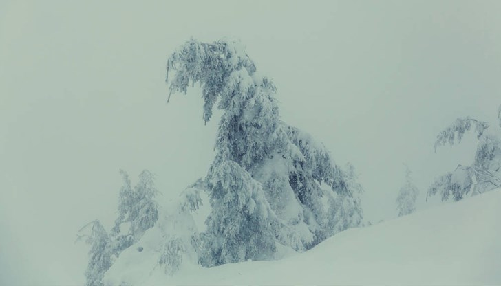 Повечето райони са обхванати от гъста облачност и мъгла