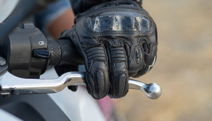 Пострадалият е транспортиран във ВМА