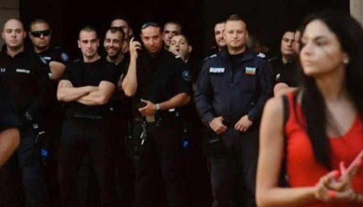 Това е дъщерята на Иван Петлешков, която се труди като пиар в СДВР