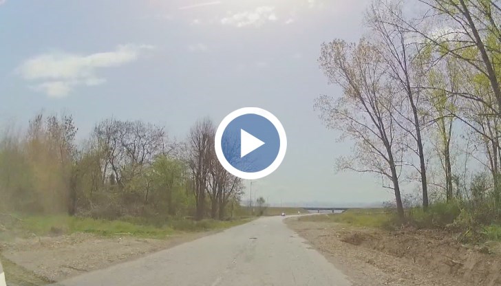 "Лунен пейзаж" вместо модерен път