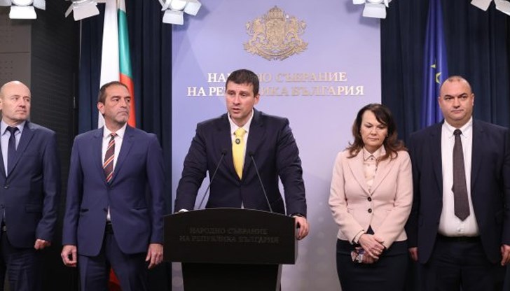 Партията призовава за дълбока промяна в управлението и поставяне на морала и националния интерес над личните облаги Партията призовава за дълбока промяна в управлението и поставяне на морала и националния интерес над личните облаги