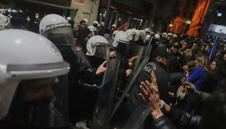 Опозицията в Турция излезе на протест въпреки забраната на властите