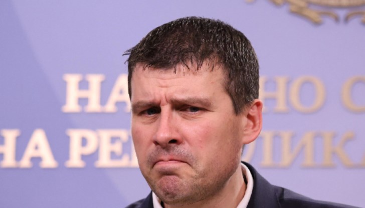 Председателят на ПГ на "Величие" заяви, че избира сътрудници, които могат да свършат работа, и поема отговорност за решенията си Председателят на ПГ на "Величие" заяви, че избира сътрудници, които могат да свършат работа, и поема отговорност за решенията си