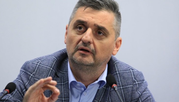 Председателят на Комисията по транспорт и съобщения настоява за обяснение и предприема институционални мерки