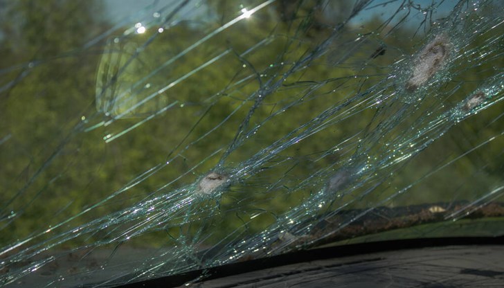 Шофьорът на единия от автомобилите е получил травми