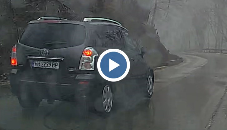 Свидетел засне драматичния момент и сигнализира властите