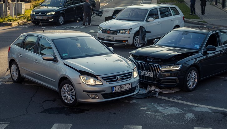 Три жени зад волана участват в произшествието / Снимката е илюстративна