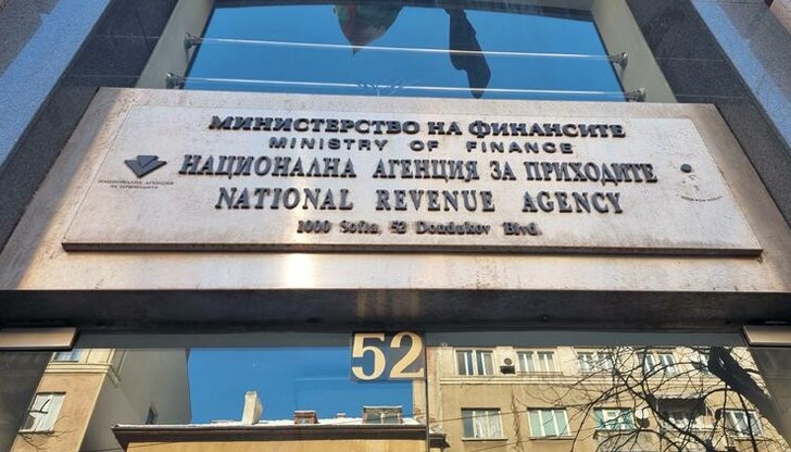 Проучването обхваща както граждани, така и фирми