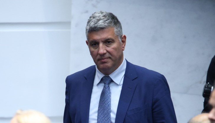 Скандалът между политиците ескалира след обвинения за "брокерство на пътища" и споделени разговори Скандалът между политиците ескалира след обвинения за "брокерство на пътища" и споделени разговори