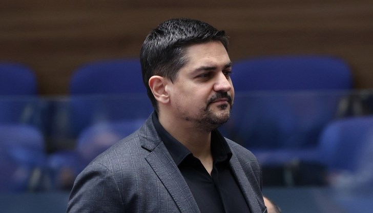 След неуспешния първи вот, партията опитва отново - този път с обвинения в корупция