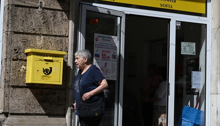 Всички пенсионери с доход до 638 лева получават празнична добавка