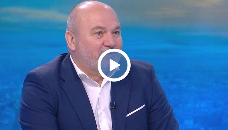 Експертът смятат, че американският президент преследва обезценяване на долара и променя световния икономически ред за вътрешнополитически цели