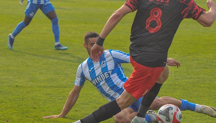 Пирин Благоевград победи с 1:0 "драконите" и увеличи преднината си в класирането на Втора лига Пирин Благоевград победи с 1:0 "драконите" и увеличи преднината си в класирането на Втора лига