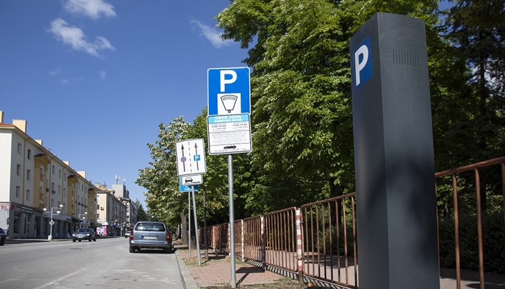 Таксата за леки автомобили пада от 90 на 60 лева Таксата за леки автомобили пада от 90 на 60 лева