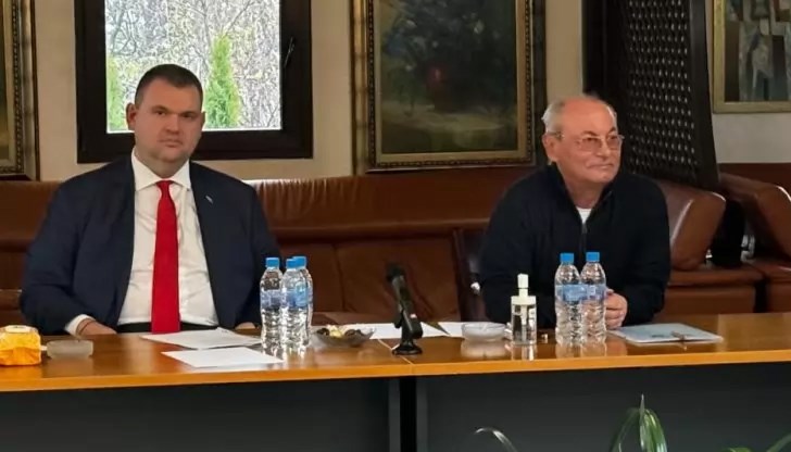 Очаква се масово преминаване на депутати към лагера на Пеевски