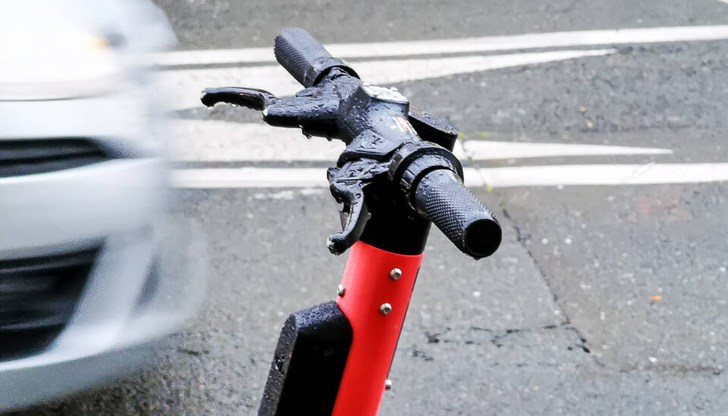 23-годишният водач на тротинетката е с комоцио и натъртвания