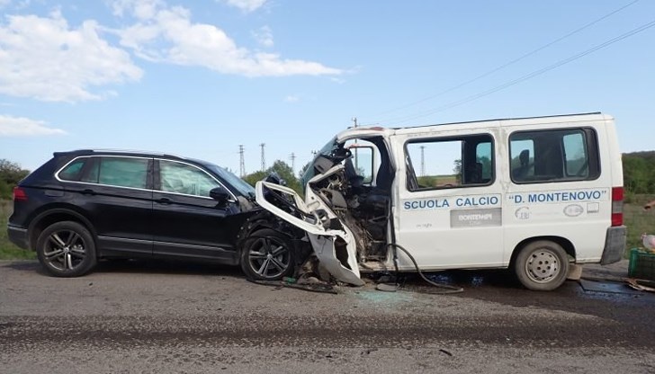 Един от пострадалите е в критично състояние, друг е транспортиран до Русе