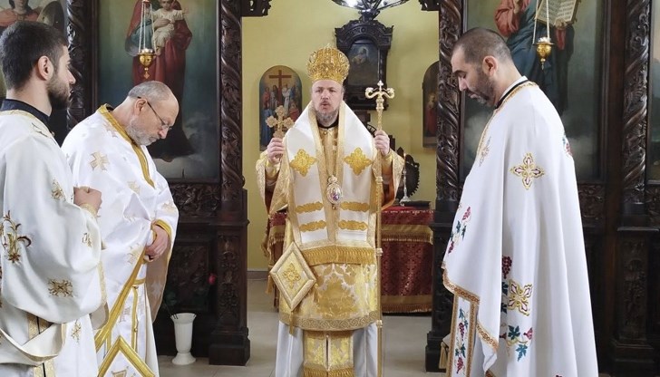 Богослужението събра миряни, дошли да отбележат Лазарова събота Богослужението събра миряни, дошли да отбележат Лазарова събота