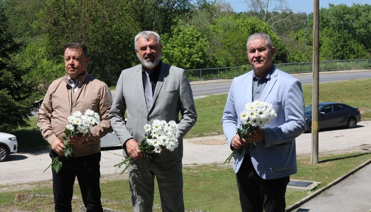 В Бяла почетоха паметта на загиналите в Априлското въстание с възпоменателна церемония В Бяла почетоха паметта на загиналите в Априлското въстание с възпоменателна церемония