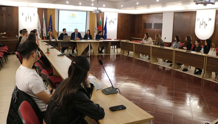 Драгомир Драганов: Вратите на администрацията са винаги отворени за младите хора с желание да се учат