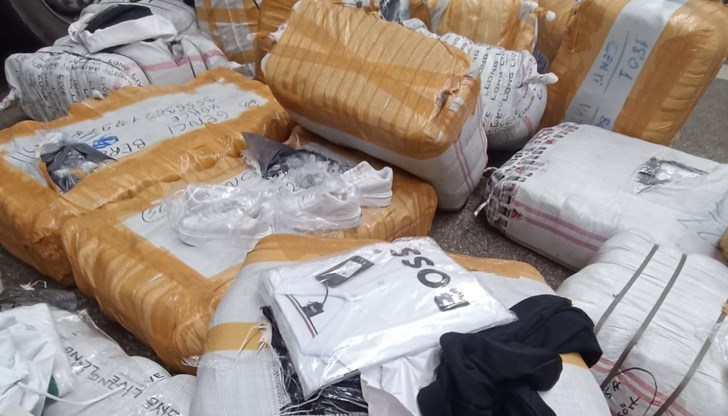 Контрабандните стоки били укрити сред редовно декларирана групажна пратка