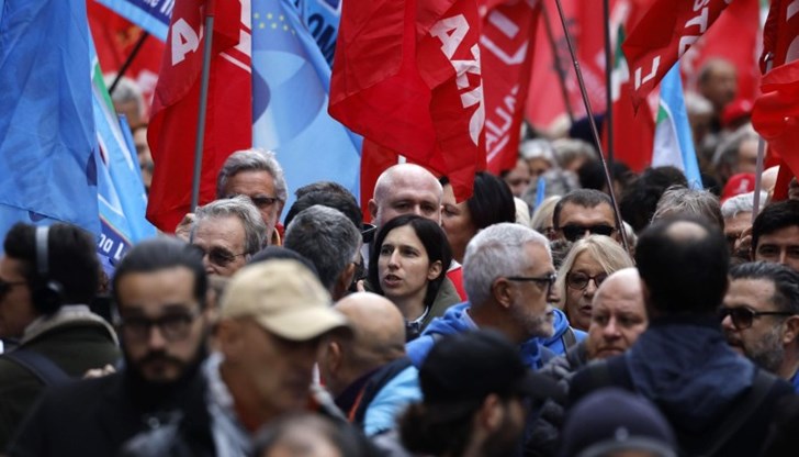 МВнР предупреждава българите да планират внимателно пътуванията си