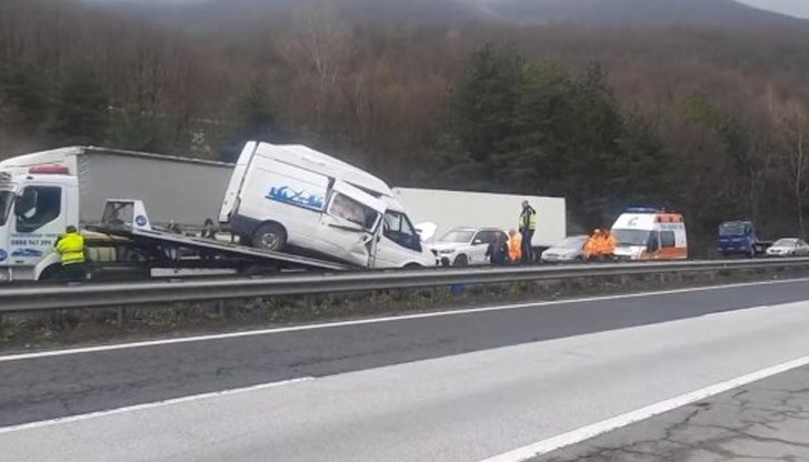 Двама души загинаха след пиянска гонка с БМВ