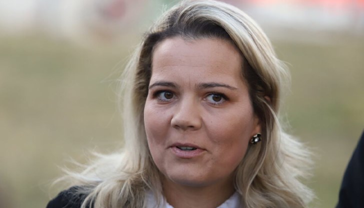 Калин Стоянов призовава бившата зам.-министърка да проговори за скандала в министерството Калин Стоянов призовава бившата зам.-министърка да проговори за скандала в министерството