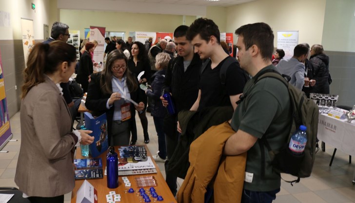 Дванайсет компании представят възможности за стаж и работа пред възпитаниците на Русенския университет