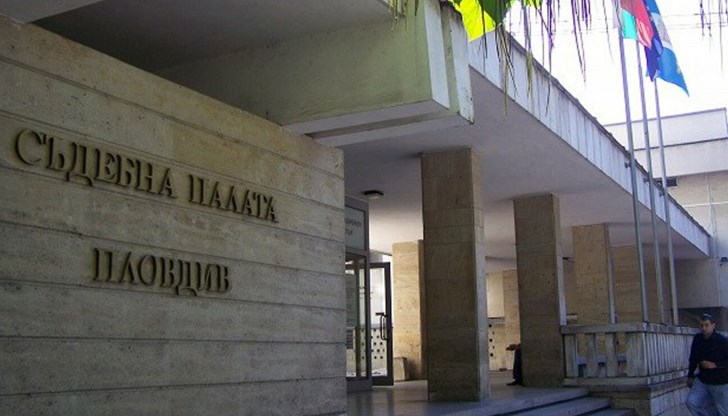 Прокуратурата повдигна обвинение за хулиганство на 31-годишната жена, която твърди, че педагогът упражнил насилие над 6-годишния ѝ син