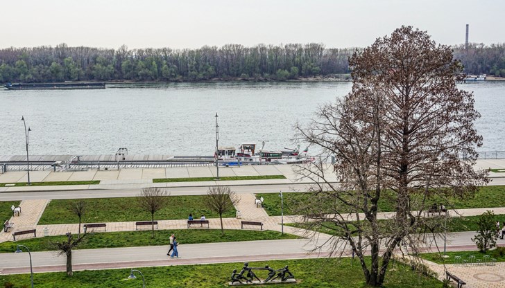 Подобна система за напояване ще бъде изградена и в градинката на площад „Дунав" Подобна система за напояване ще бъде изградена и в градинката на площад „Дунав"
