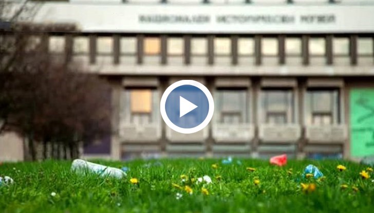 Инсталацията представяше боклуци от българо-турската граница като градински цветя