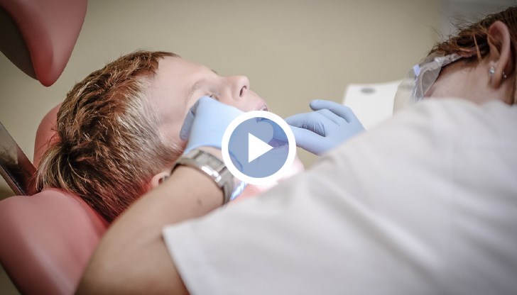 Експерти алармират за сериозни рискове и липса на адекватни стандарти в детската дентална медицина