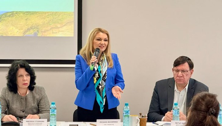 Д-р Лозана Василева обяви мерки за подпомагане и дигитализация в сектора при среща със стопани от Софийска област Д-р Лозана Василева обяви мерки за подпомагане и дигитализация в сектора при среща със стопани от Софийска област