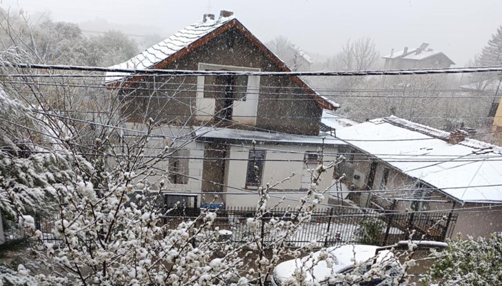 Снегът отстъпва от запад, силен вятър по Черноморието Снегът отстъпва от запад, силен вятър по Черноморието