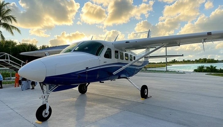 Американка с военен опит опита да пренасочи полет "извън страната", ранила двама пътници с нож