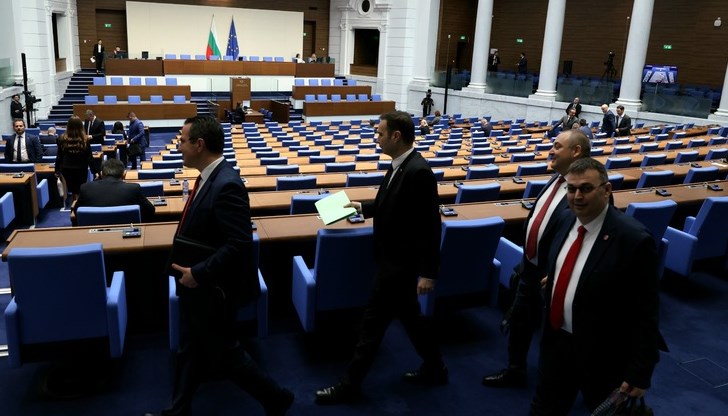 Депутатите ще провеждат редовен парламентарен контрол вместо да почиват на 2 май