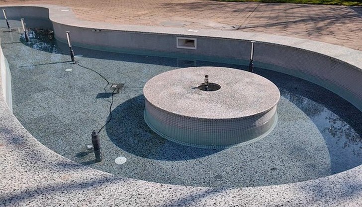 Новият шадраван в квартал "Здравец" стана жертва на посегателство още преди официалното му пускане