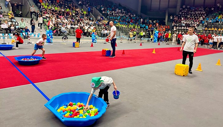 Над 500 малчугани от 18 детски градини участваха в забавни състезания заедно със своите родители