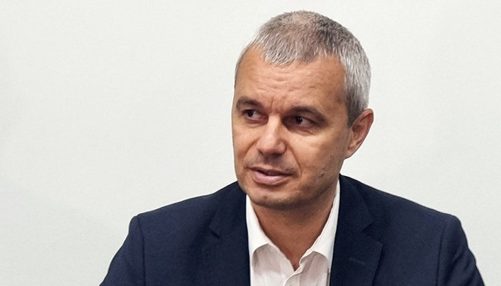 Лидерът на "Възраждане" припомни за авиопарка отпреди 40 години