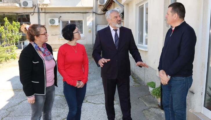 Областният управител Драгомир Драганов подчерта важността на контрола за качеството на празничните продукти