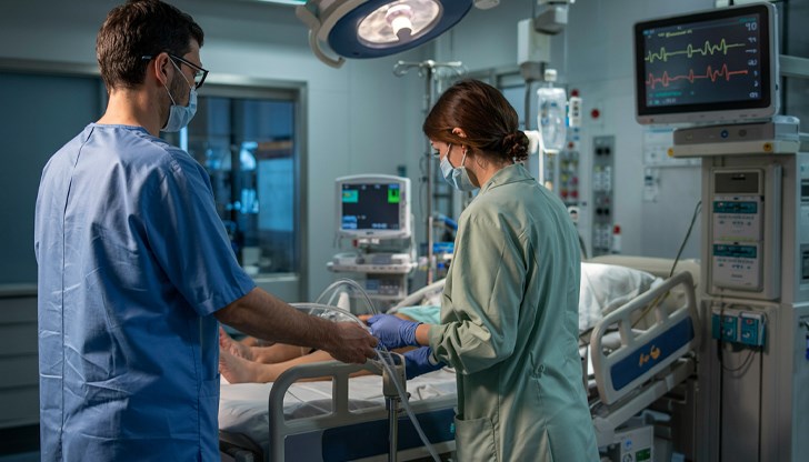 Прокуратурата и "Медицински надзор" започнаха проверки, лекарката отрича обвиненията