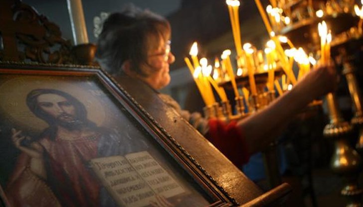 След дългите пости и смирение, вярващите празнуват триумфа на духа над плътта